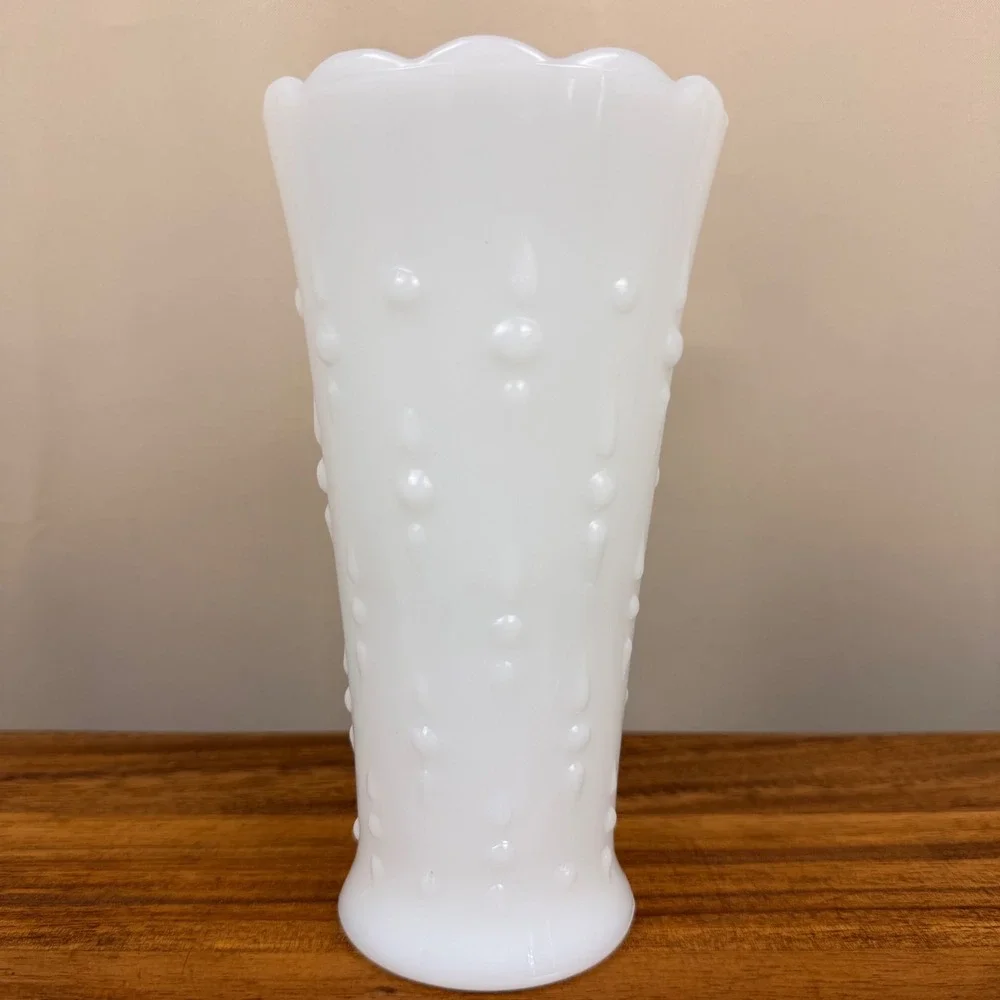 Anchor Hocking Teardrop Pearl Milk Glass Vase Scalloped Edge Vintage White 7.5in